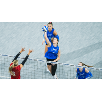 Middle blocker Kiara Reinhardt with Creighton